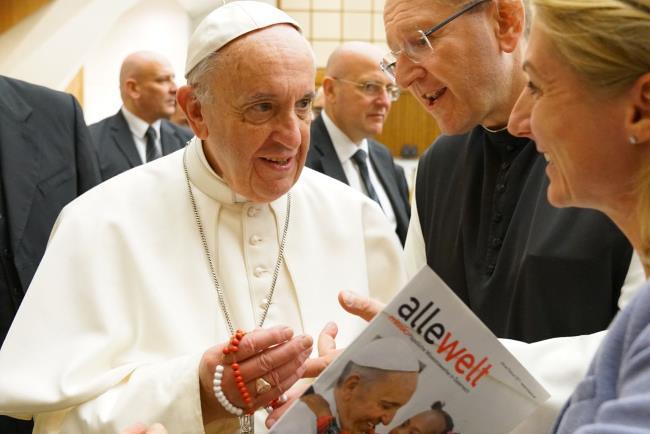                    Pater Karl Wallner, Nationaldirektor von Missio, trifft Papst            