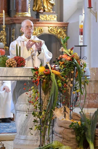 Erntedankfest: Eucharistiefeier und Agape 2016