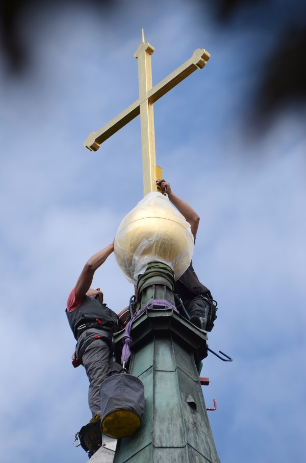 Turmkreuzsegnung und Montage in Sonnberg