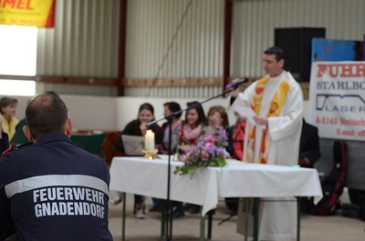 Feldmesse und Autosegnung beim FF-Heurigen