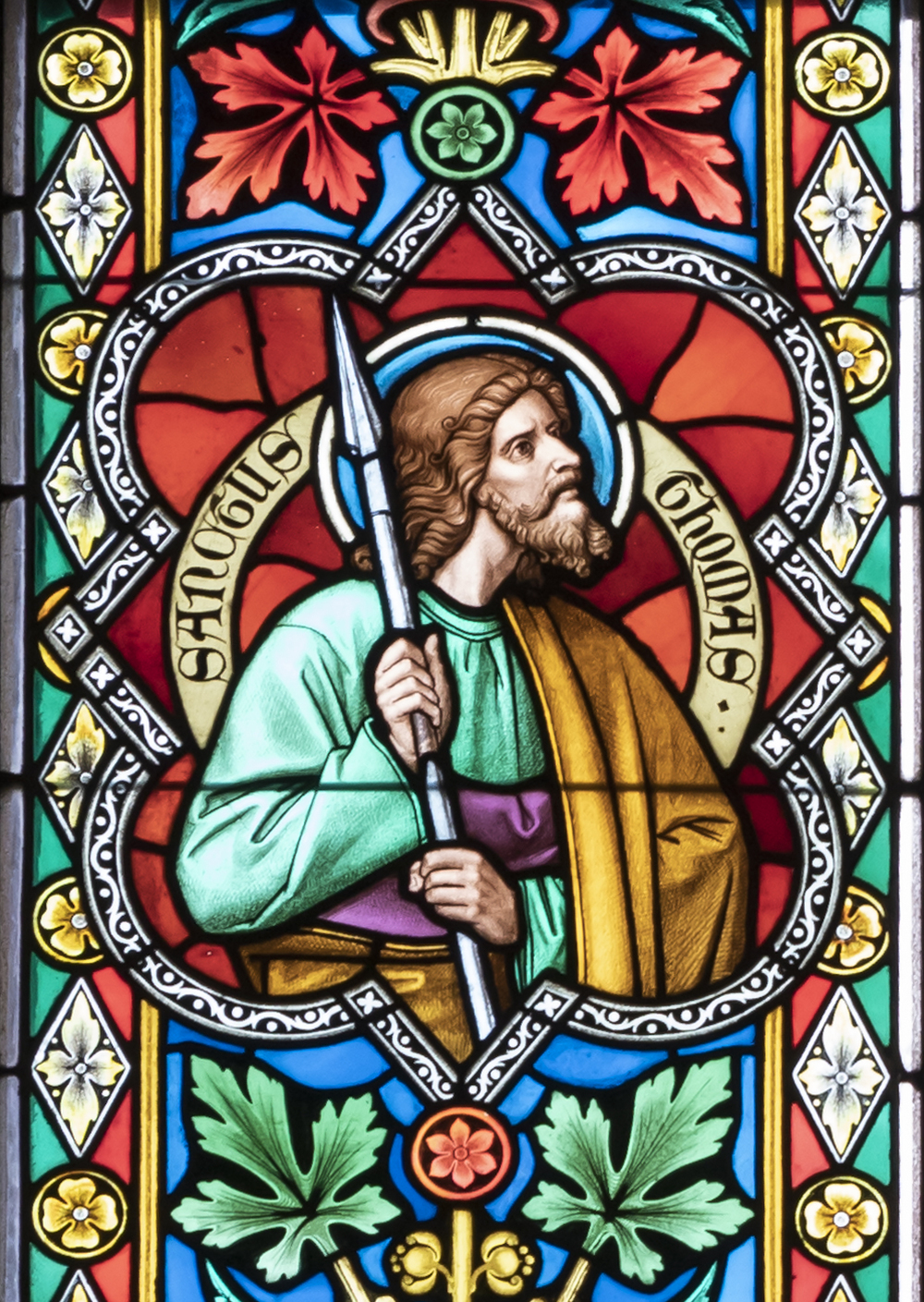 Kirchenfenster mit dem Heiligen Thomas in der Stiftskirche Zwettl.