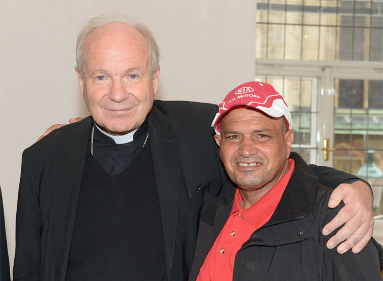 Kardinal und Flüchtling