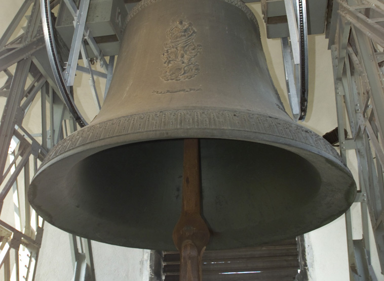Die Pummerin im Stephansdom. Mit 21.383 kg (inklusive Kl