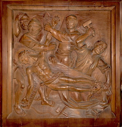 11. Station: Jesus wird an das Kreuz genagelt.