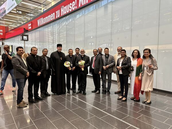 Ankunft von Großerzbischof Thattil in Wien / Johannes Pazhedath Ankunft von Großerzbischof Thattil in Wien