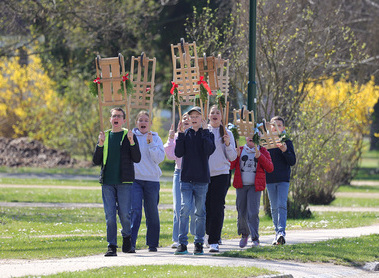 Immendorfer Ratscherkinder / Christian ANDRE Die Ratscherkinder ziehen mit ihren knatternden Ratschen durch den Ort.