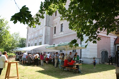 Gottesdienst und Pfarrfest in Asparn/Zaya
