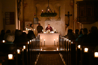 Gottesdienst bei Kerzenschein