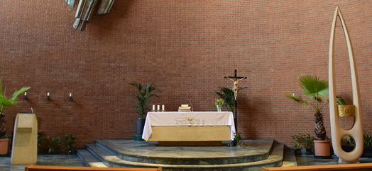 Ambo, Altar, Tabernakel Pfarre Unterheiligenstadt