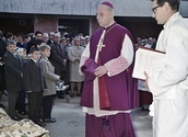 Feierliche Grundsteinlegung durch Erzbischof-Koadiutor Dr. Franz Jachym