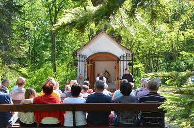 Pfarrverbandsmaiandacht bei der Gnadendorfer Bildeiche