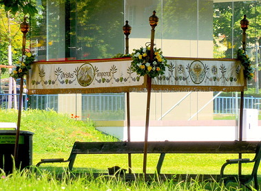 Der erste selbststehende Himmel!