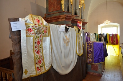 'Liturgische Gewänder ganz nah' - Programmpunkt bei der Langen Nacht der Kirchen 2015