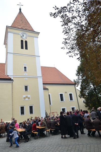 Amtseinführung Pater Nicholas Thenammakkal in der Pfarrkirche Asparn/Zaya