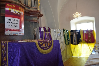 'Liturgische Gewänder ganz nah' - Programmpunkt bei der Langen Nacht der Kirchen 2015