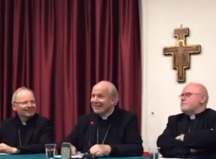 Pressekonferenz nach dem Ende der Synode