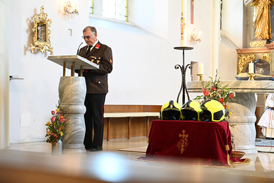 Florianimesse mit Segnung der neuen Einsatzhelme