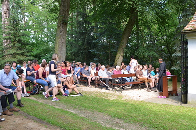 Maiandacht der Pfarren Asparn, Gnadendorf, Michelstetten und Wenzersdorf bei der Bildeichenkapelle
