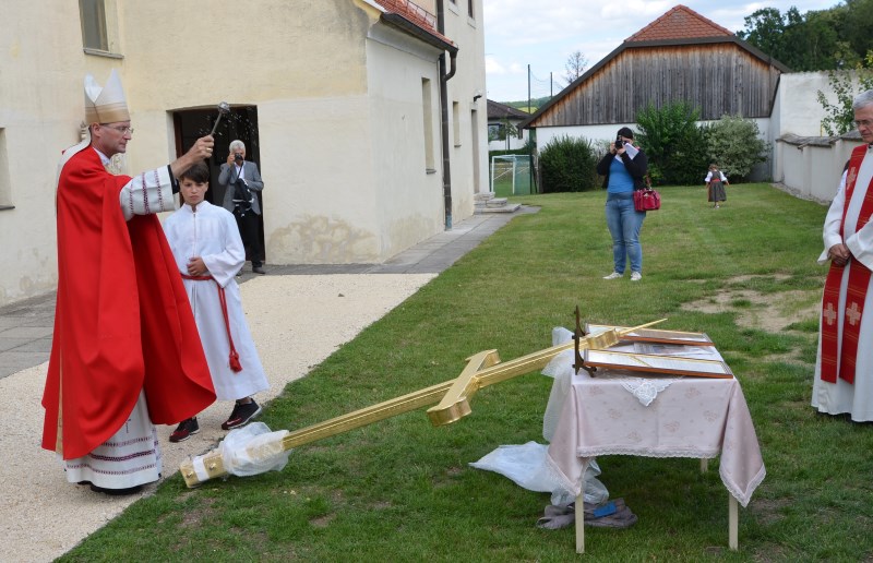 Turmkreuzsegnung und Montage in Sonnberg