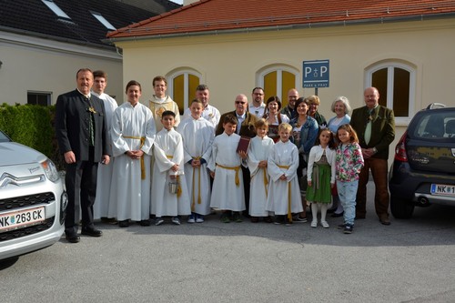 SPÖ-Ortschef Günter Wolf, Pater Martin Glechner, die Pfarrgemeinderäte Wolfgang Elian, Jürgen Piringer und Silvia Elian sowie Amtsleiter Thomas Streng und Karl Seidl (ÖVP) 
