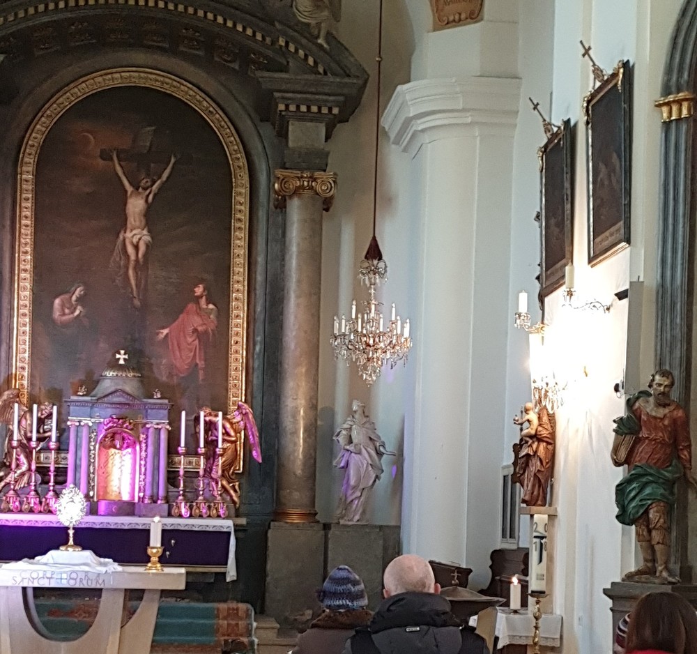 Spontanes Feedback einer (jungen) Teilnehmerin nach Ende der Anbetung: "Danke. Gut dass es dieses Angebot gibt."