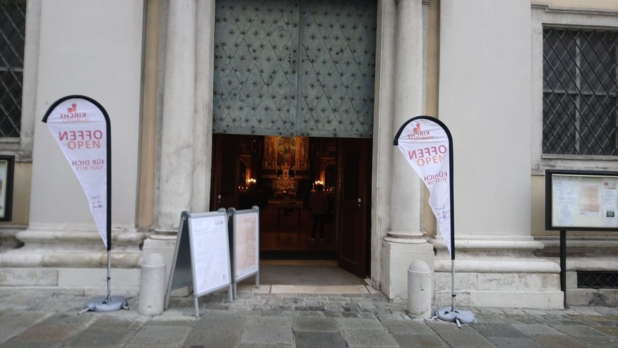 Beachflag "Kirche offen für Dich"