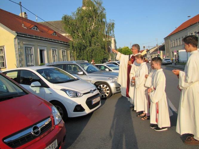 ...und Fahrzeugsegnung...