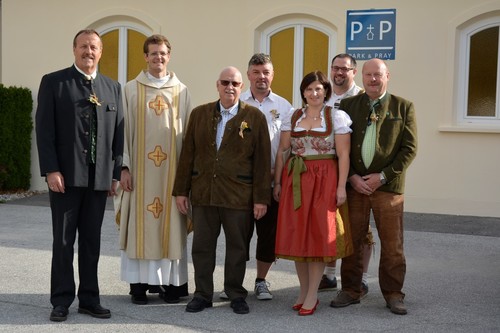 SPÖ-Ortschef Günter Wolf, Pater Martin Glechner, die Pfarrgemeinderäte Wolfgang Elian, Jürgen Piringer und Silvia Elian sowie Amtsleiter Thomas Streng und Karl Seidl (ÖVP) 