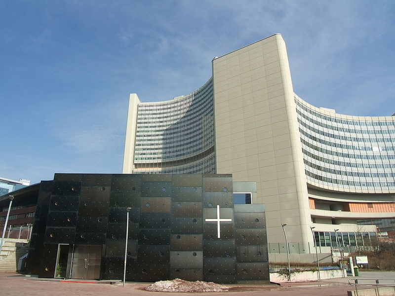 Außen dunkel, innen hell und freundlich