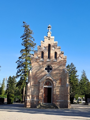 Radln+Betn  Friedhofskapelle Hollabrunn